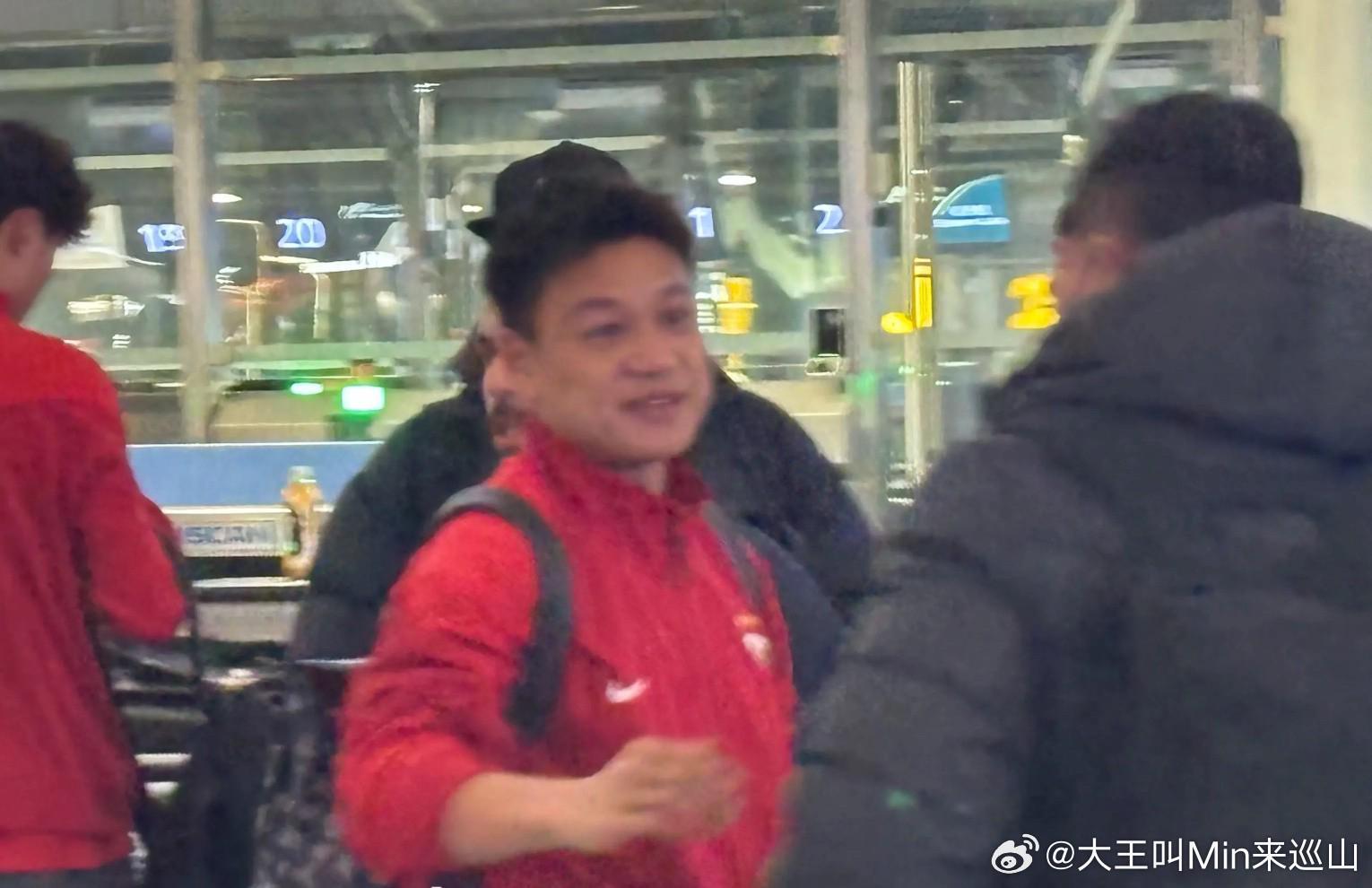 机场宣，卢永涛、岳鑫跟随海港队前往多哈冬训