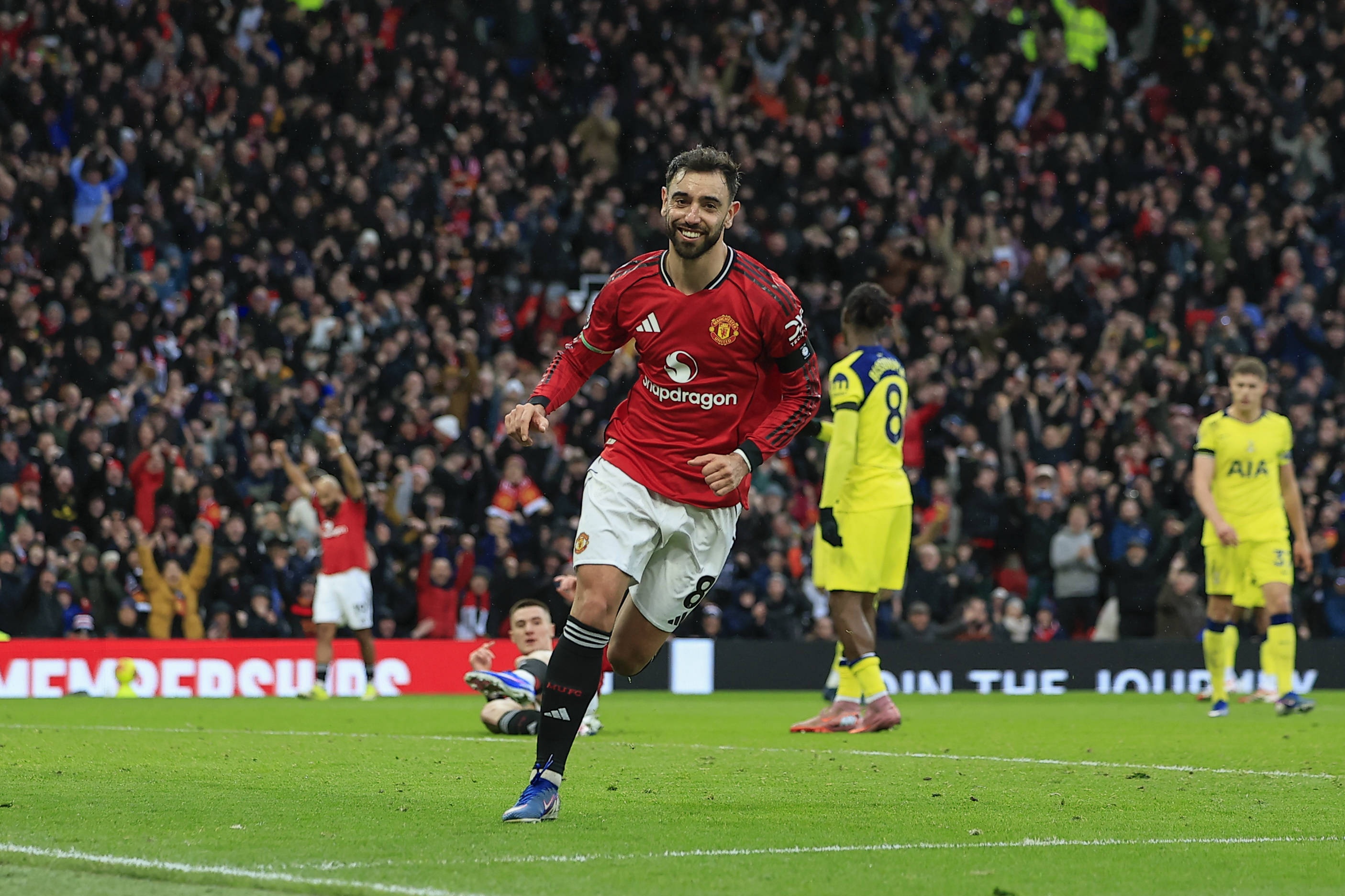 电讯报：B费通过进球和助攻为曼联赢得25分，他若离队简直是灾难