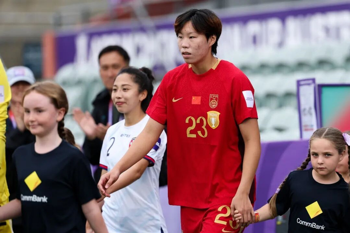 花开两朵，同心逐梦——双胞胎姐妹邵子钦、邵子嘉的这些年|邵敏|足球|女足亚洲杯|巴西女足|中国女足_新浪体育_新浪新闻